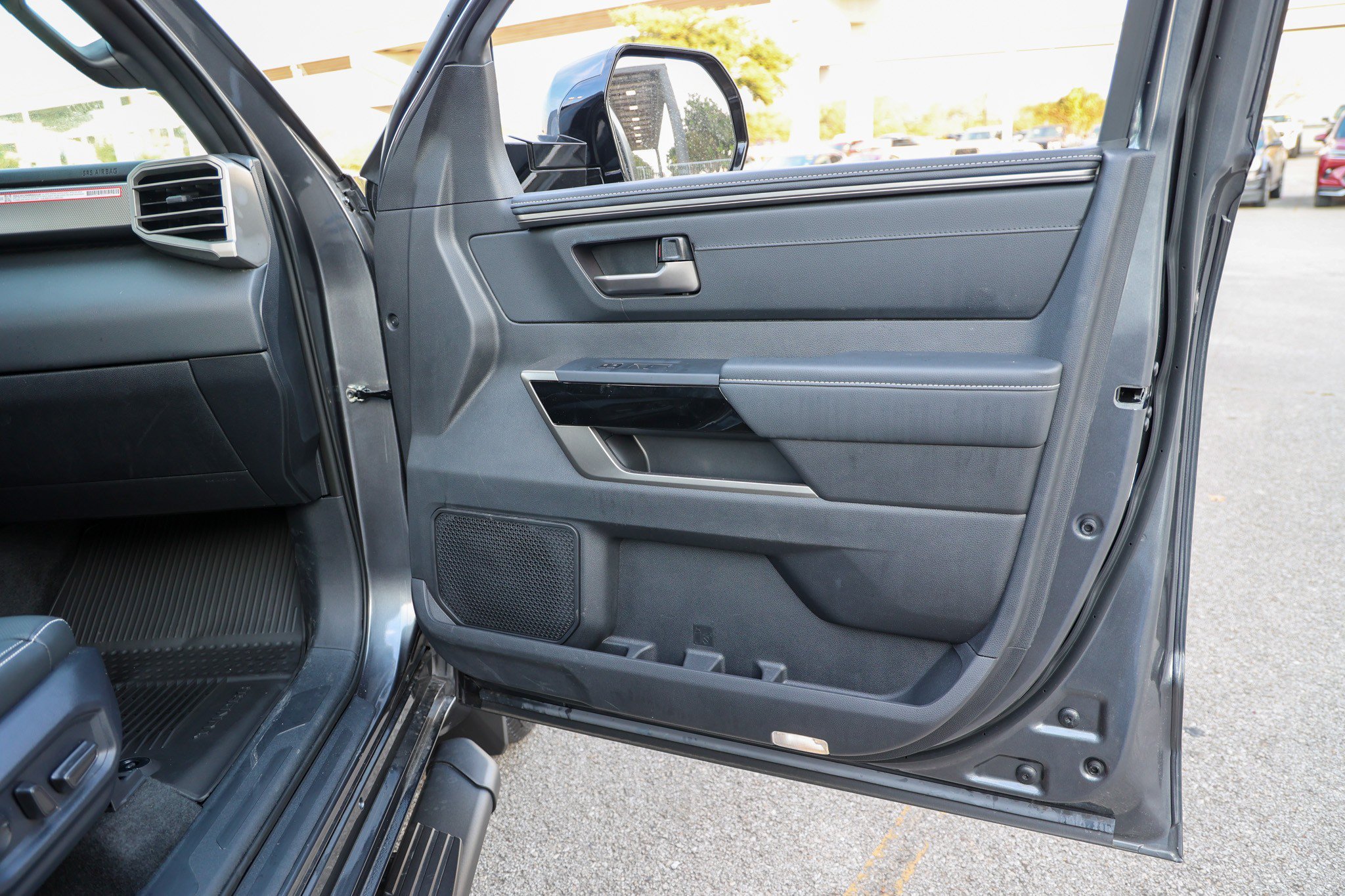 Used 2026 MAGNETIC GRAY MET Toyota Limited image 41