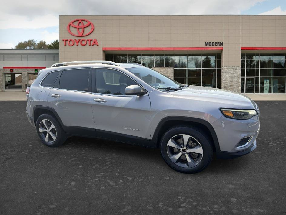 Used 2020 Billet Silver Metallic Clearcoat Jeep Limited image 3
