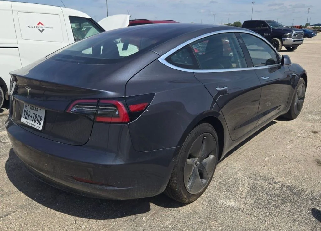 Used 2018 Gray Tesla Long Range image 3