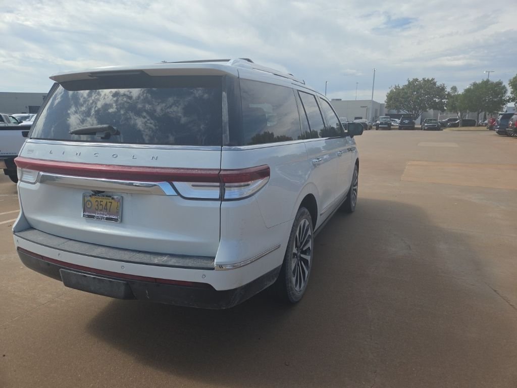 Used 2022 White Lincoln Reserve image 6