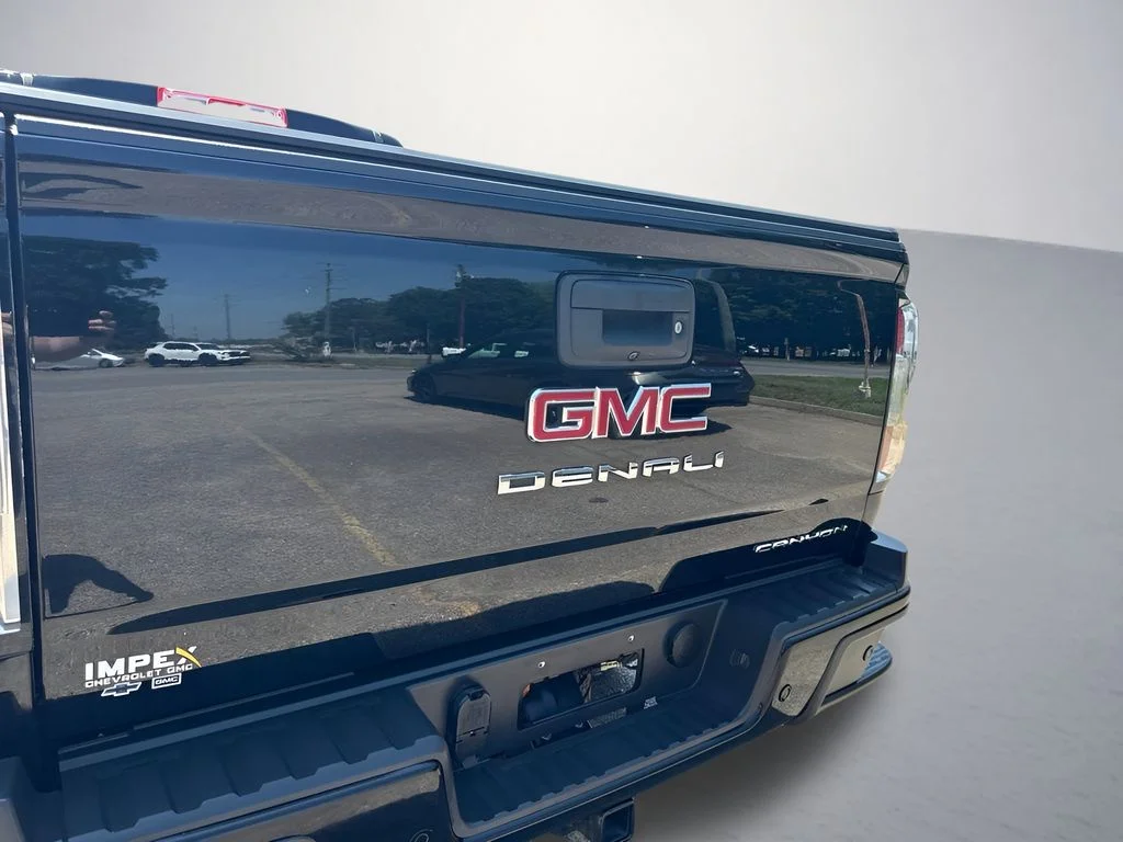 Used 2021 Black GMC Denali image 32