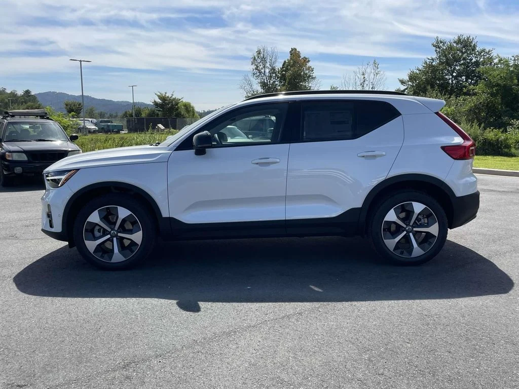 2026 Volvo XC40 Plus - Photo 27