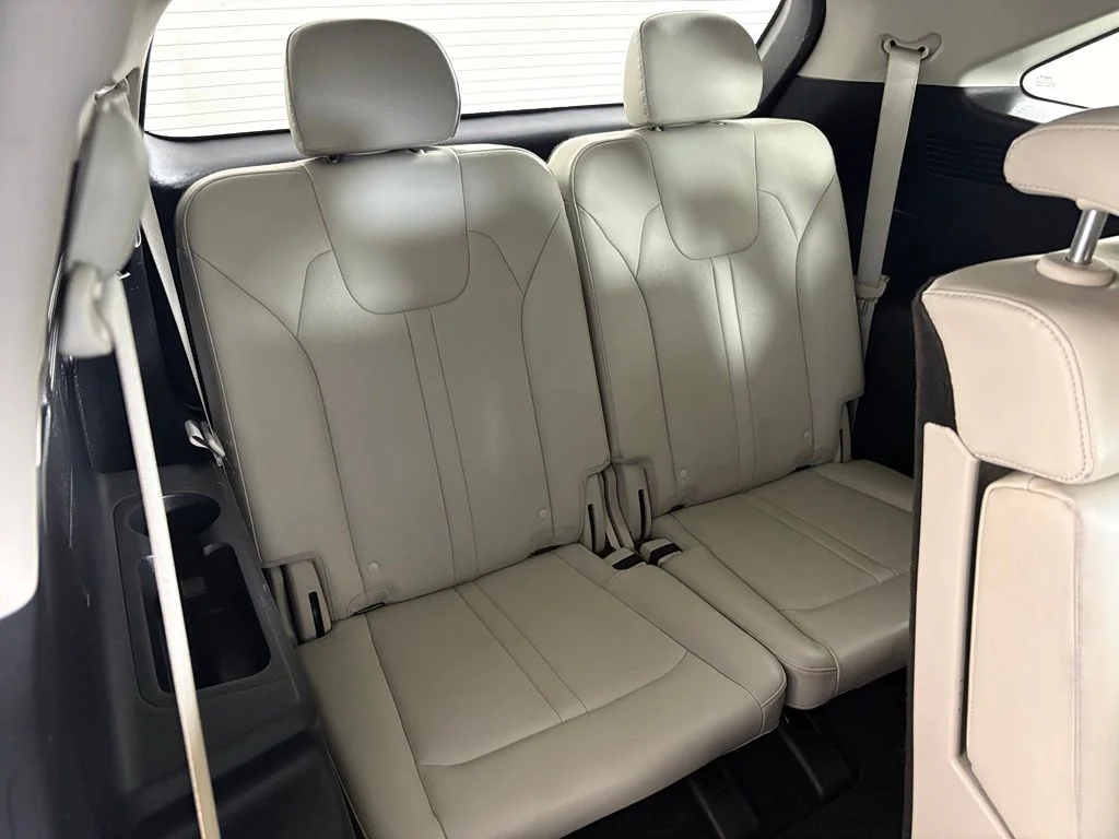 Used 2022 White Kia S image 44