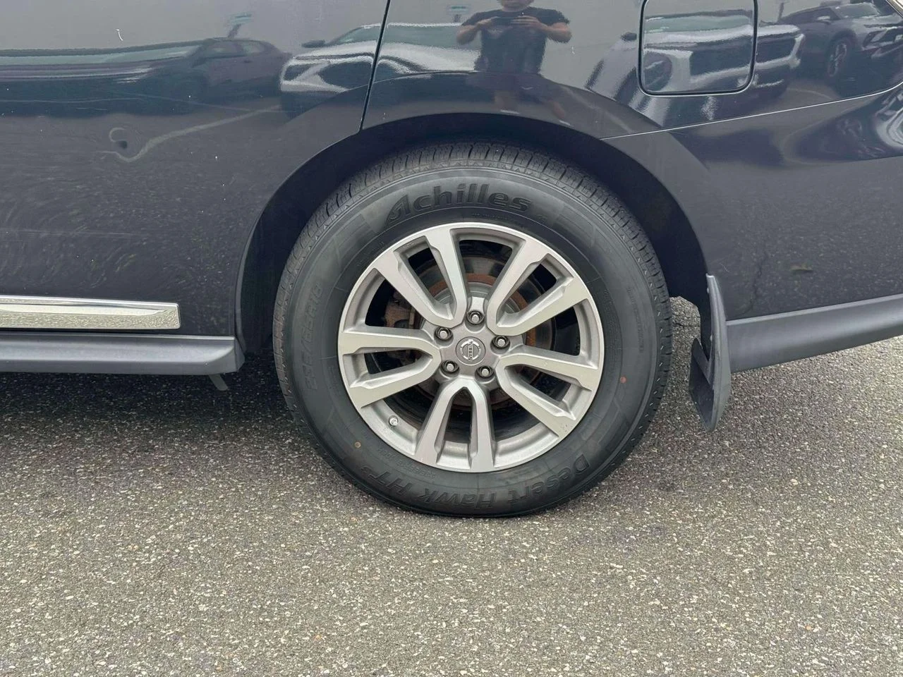 Used 2016 Magnetic Black Metallic Nissan SL image 11