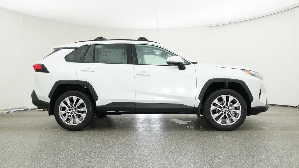 Certified Used 2025 Pearl Toyota XLE Premium image 36