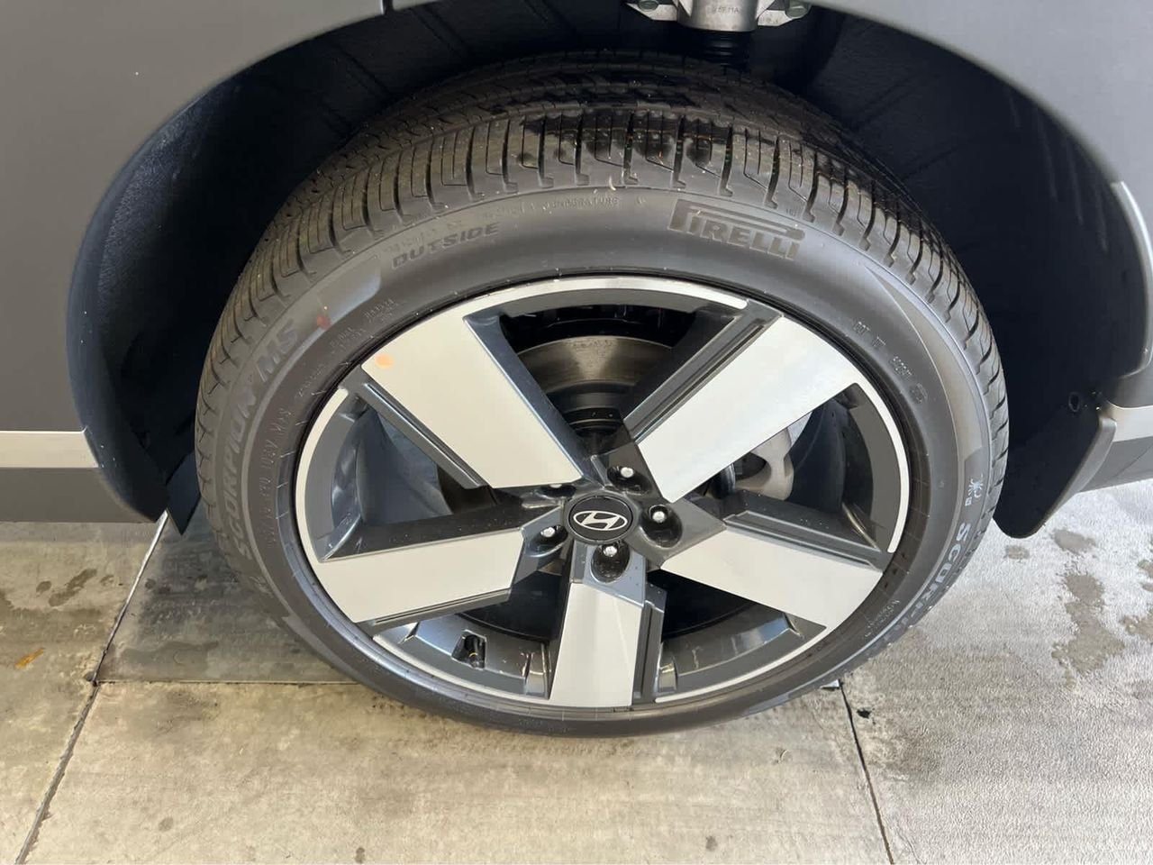 New 2026 Ecotronic Gray Hyundai Limited AWD image 10