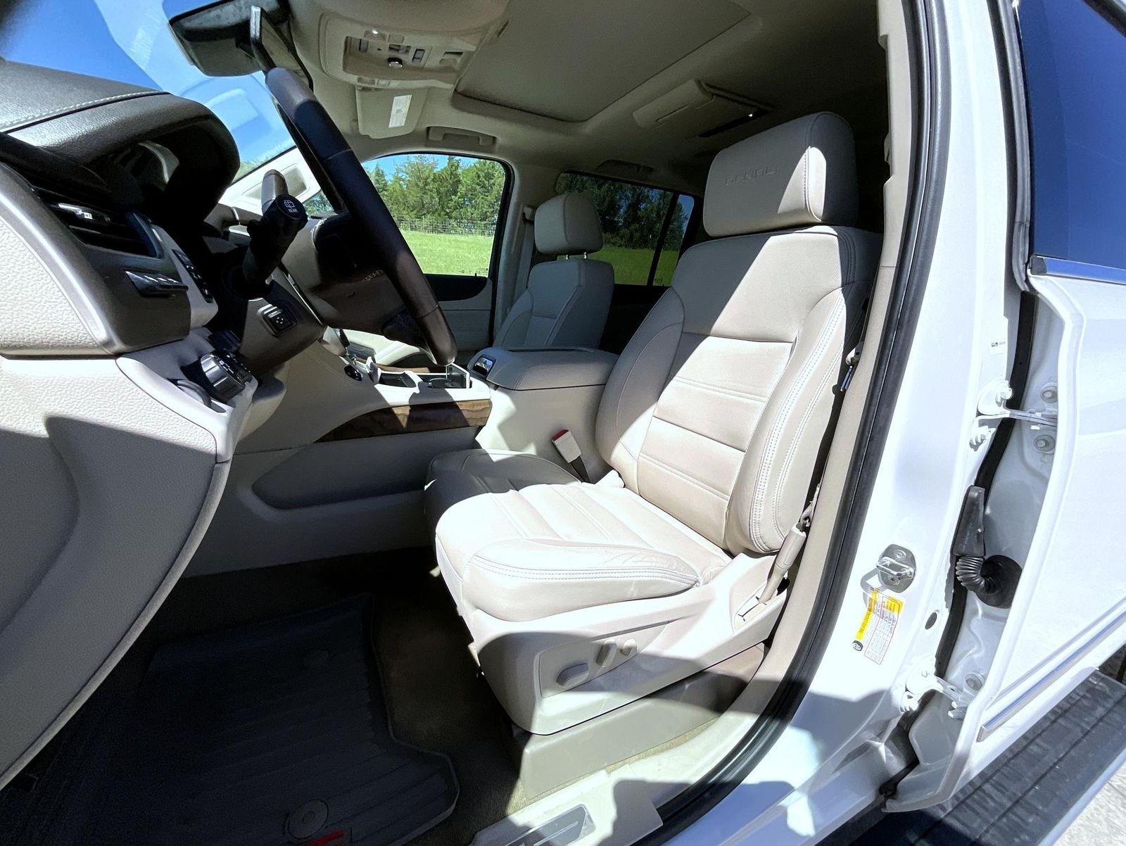 Used 2019 White GMC Denali image 10