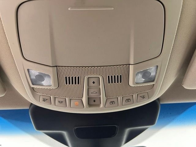 Used 2019 Brown Lincoln Select image 26