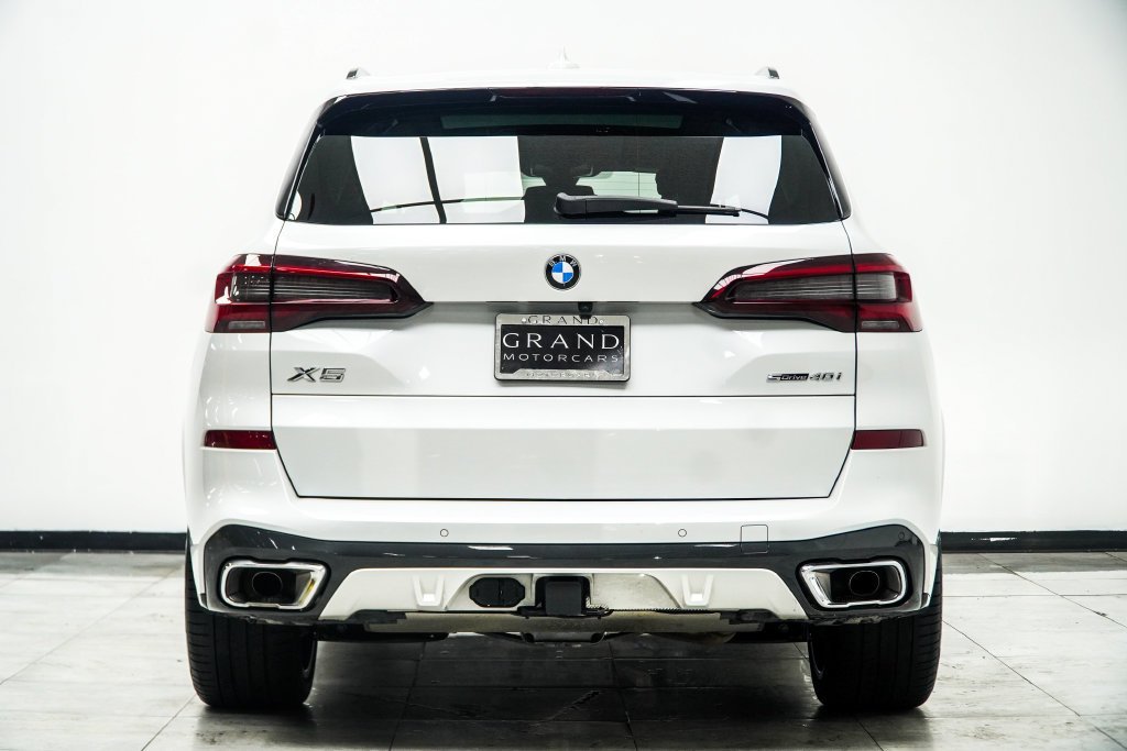 Used 2023 White BMW sDrive40i image 14
