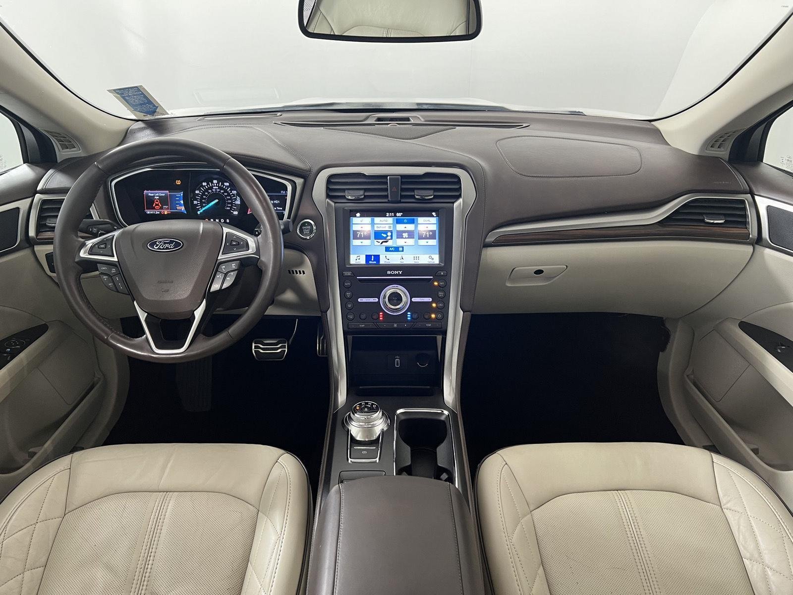 Used 2017 White Platinum Metallic Tri-Coat Ford Platinum image 28