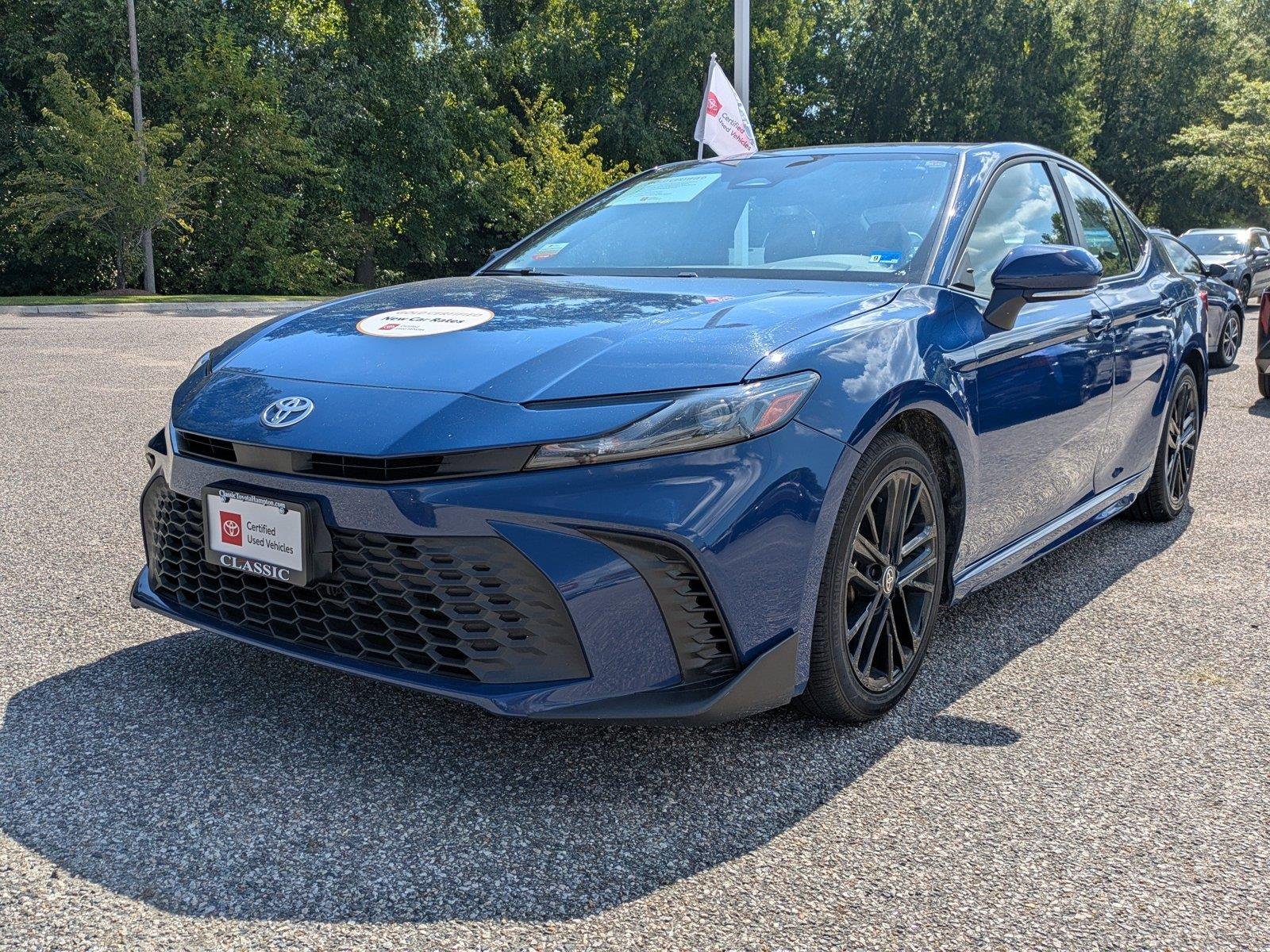 Used 2025  Toyota SE image 8