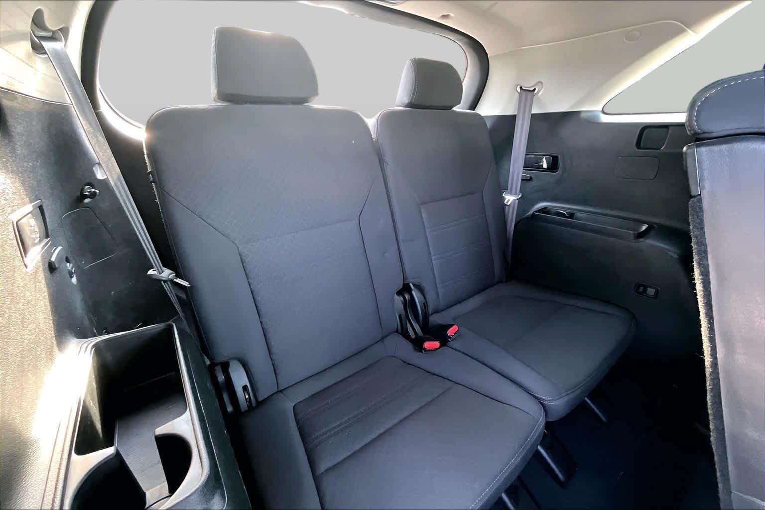 Used 2019 Everlasting Silver Kia L image 23