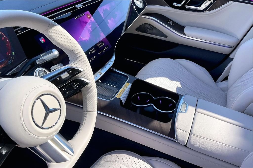 New 2027 MANUFAKTUR Moonlight White Metallic Mercedes-Benz S 500 image 8