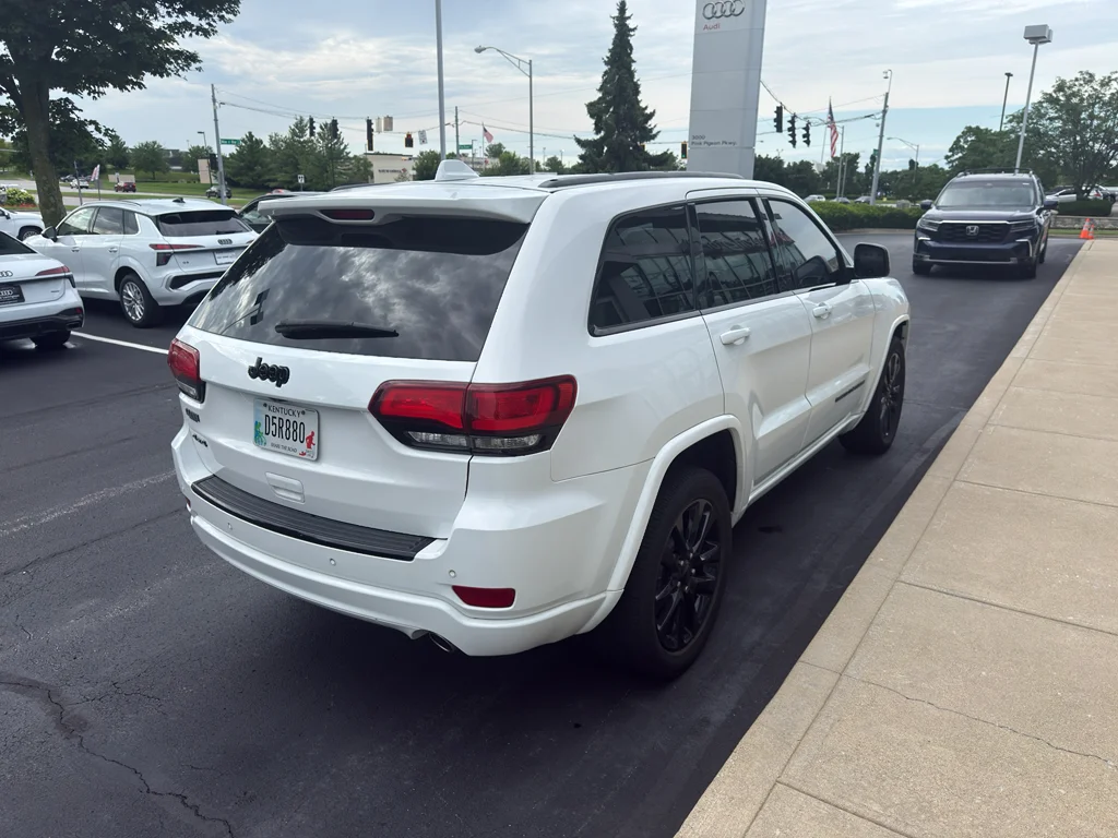 Used 2018 Bright White Clearcoat Jeep Altitude image 5