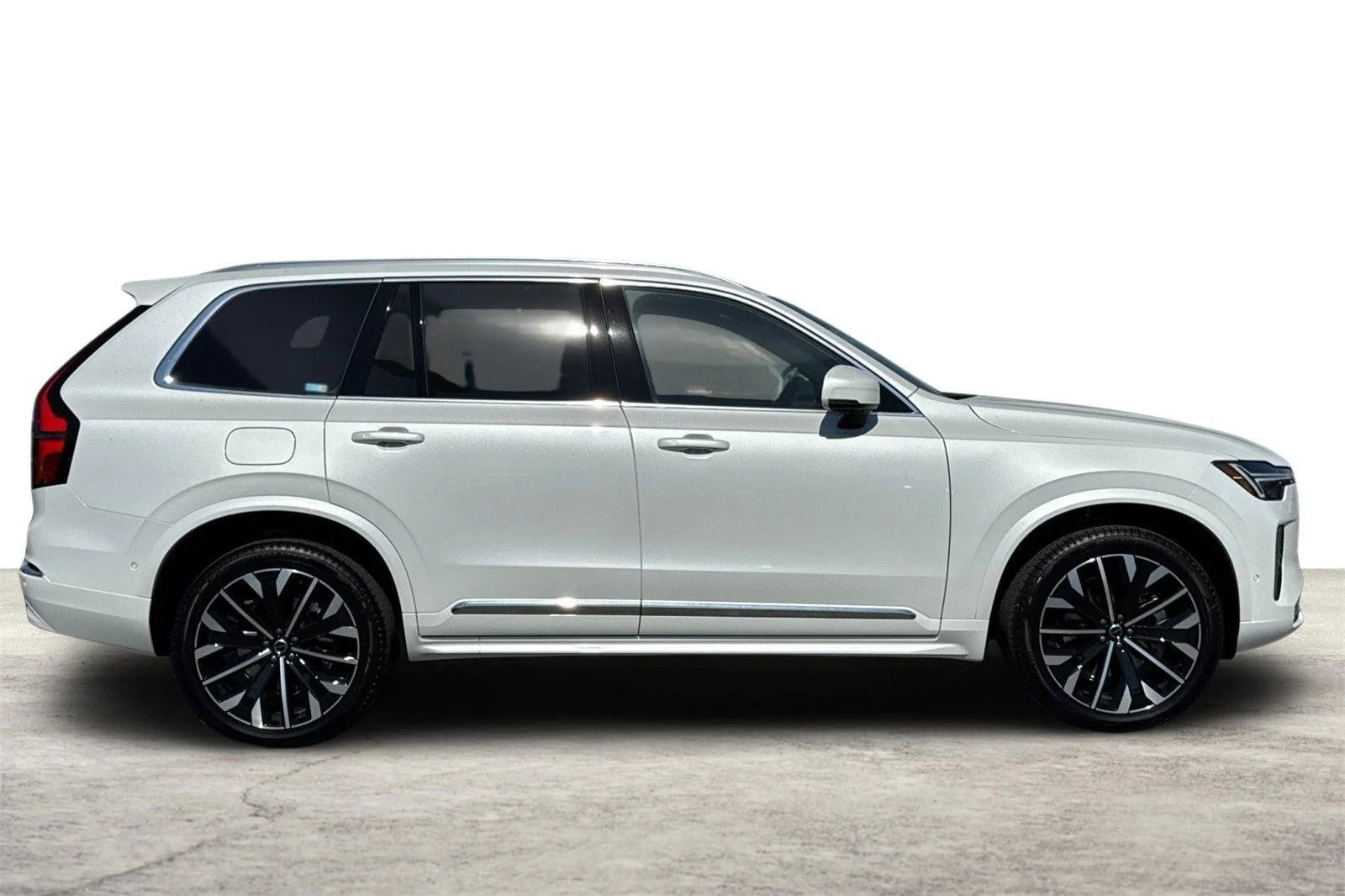 2026 Volvo XC90 Plus - Photo 10