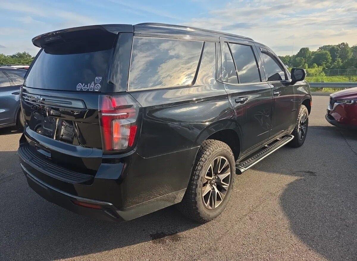 Used 2021 Black Chevrolet Z71 image 3