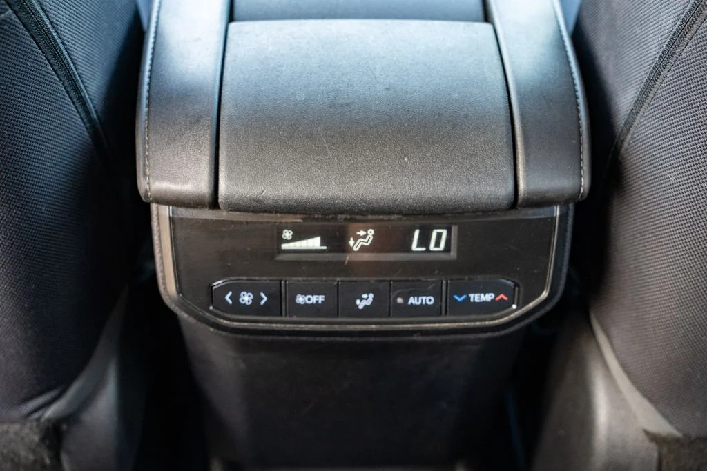 Used 2020 White Toyota LE image 9