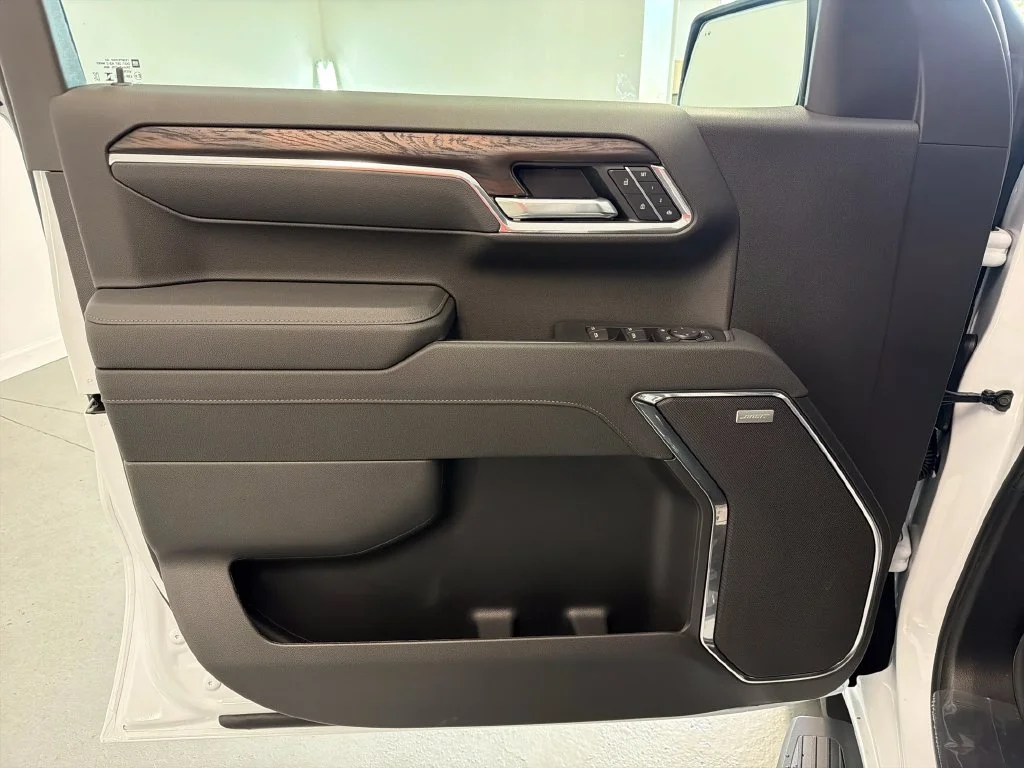 New 2026 Glacier White Tricoat GMC SLT image 11