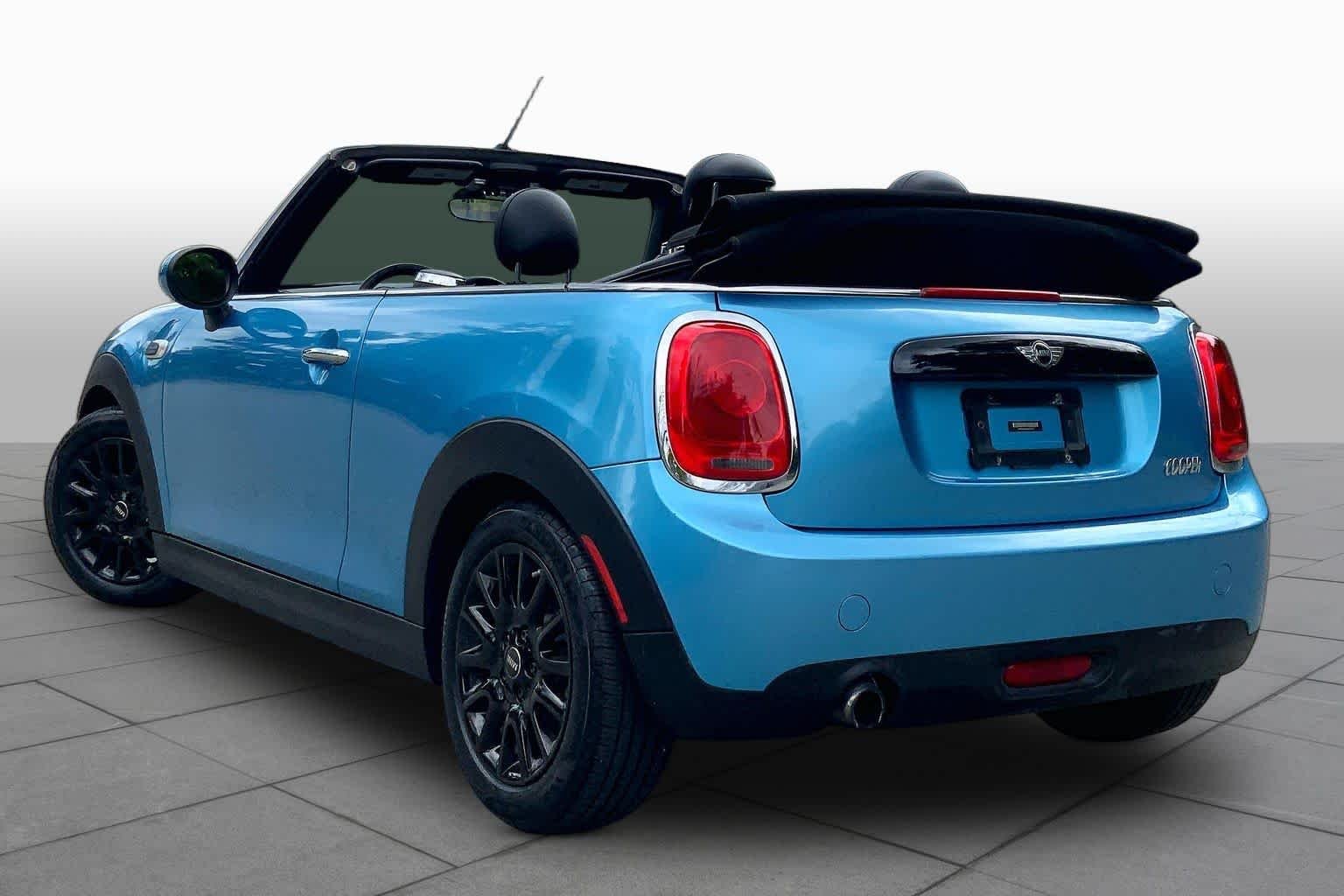Used 2016 Electric Blue Metallic MINI  image 11