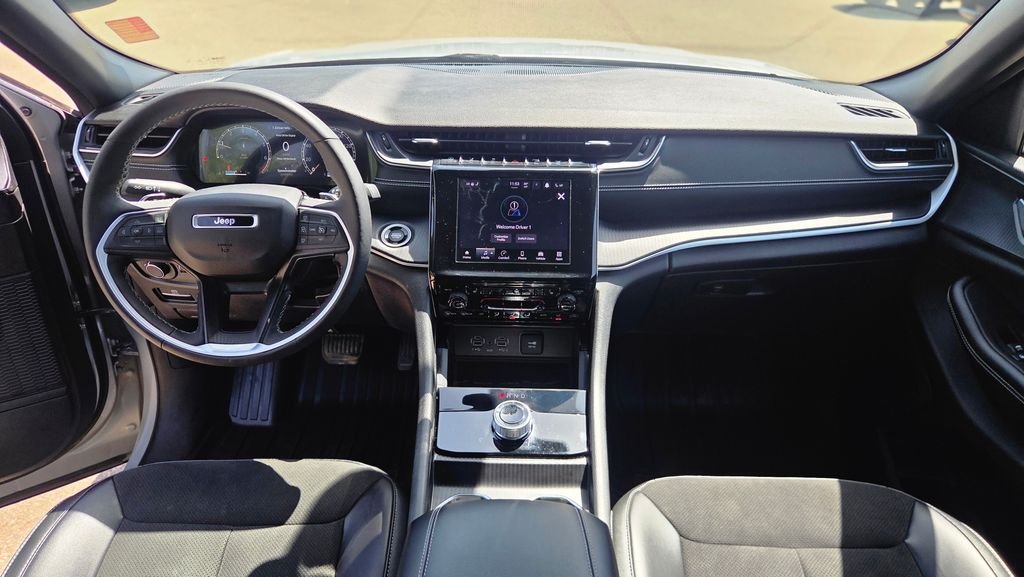 Used 2023 Silver Jeep Altitude image 25