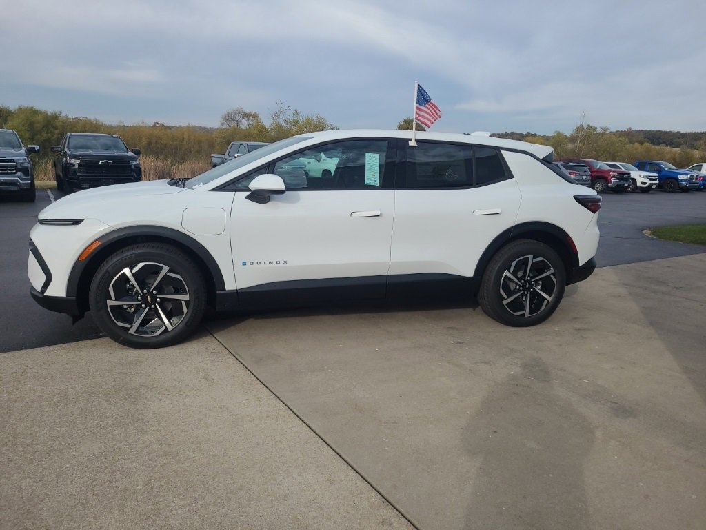 2026 Chevrolet Equinox EV LT photo 4