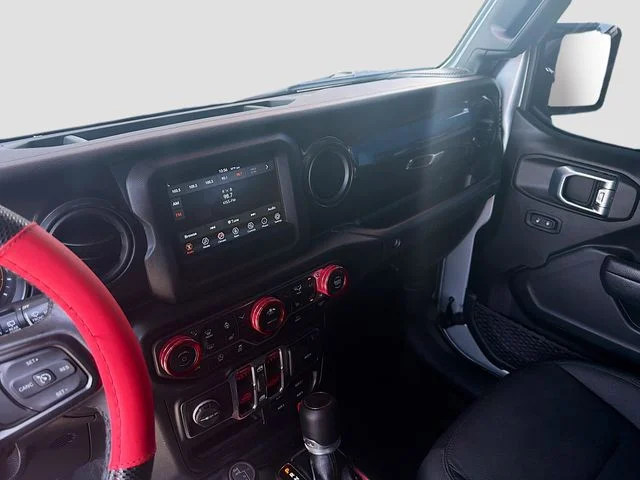 Used 2022 Silver Jeep Unlimited Sport Altitude image 9