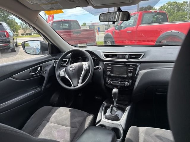 Used 2016 White Nissan SV image 19