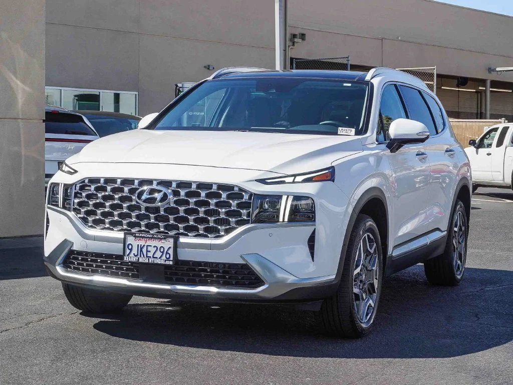 Used 2023 White Hyundai Limited image 3