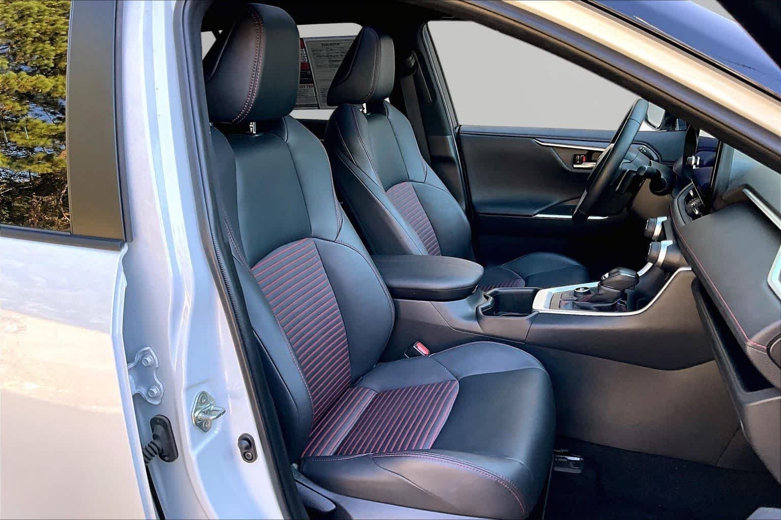 Used 2025 Wind Chill Pearl/Midnight Black Metallic Toyota XSE image 9