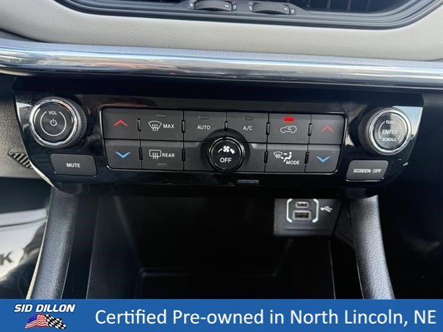 Used 2022 Bright White Clearcoat Jeep Limited image 17