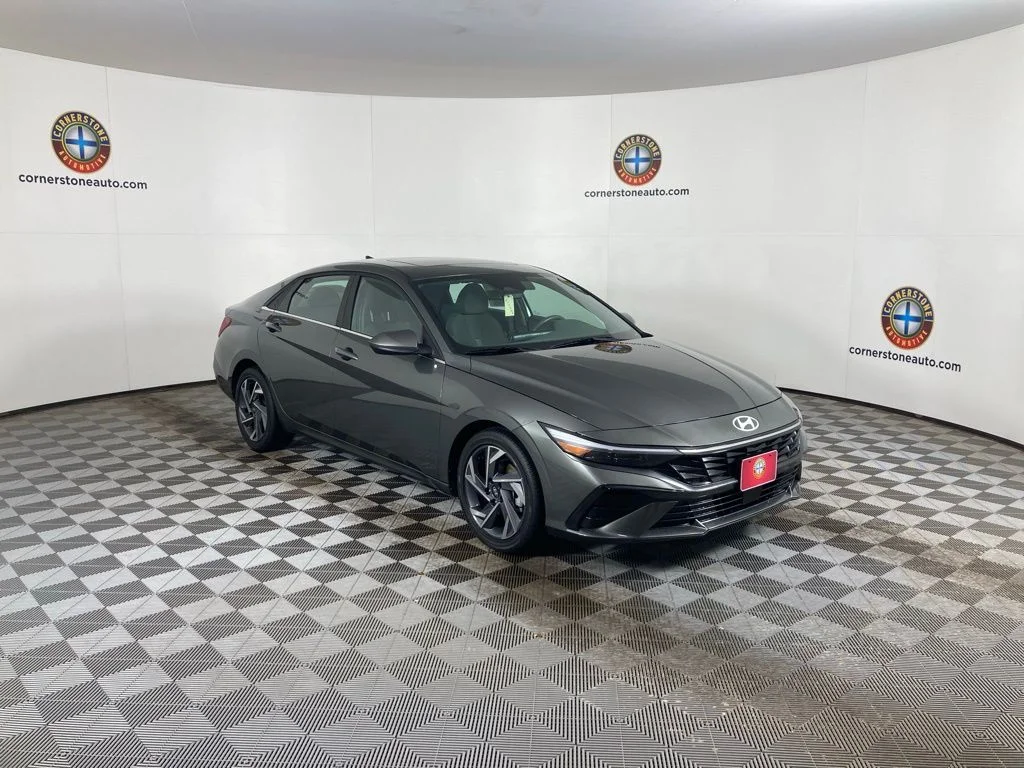 Used 2025 Gray Hyundai SEL Convenience image 18