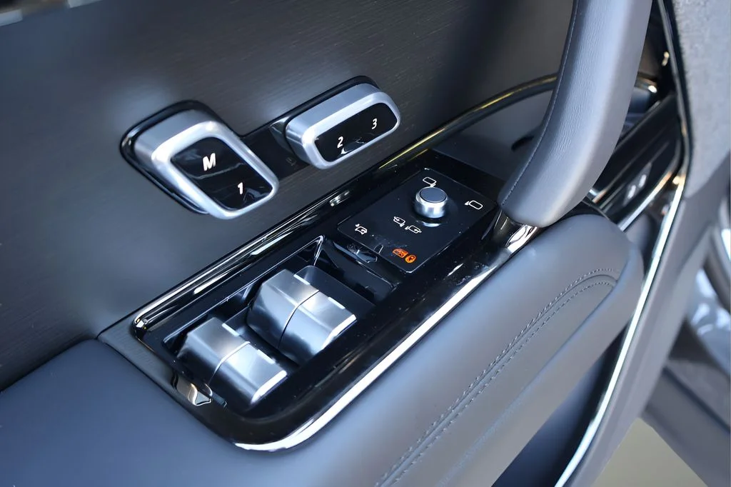 New 2026 Carpathian Grey Land Rover Dynamic SE image 10