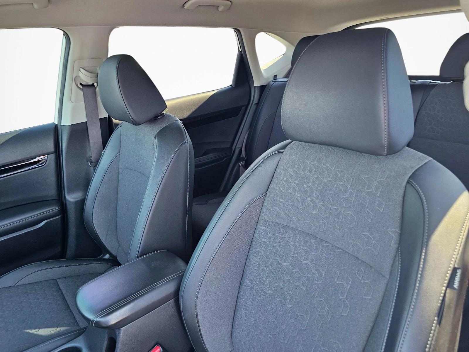 Used 2024 Clear White/Black Roof Kia S image 17