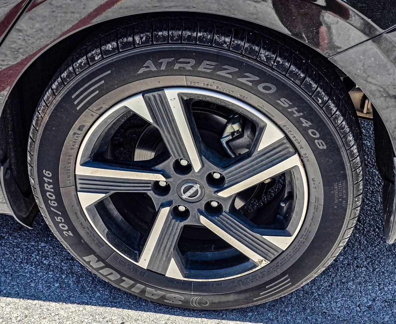 Used 2024  Nissan SV image 6