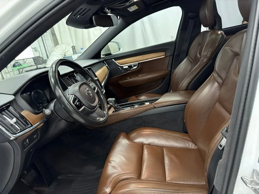 Used 2018  Volvo T6 Inscription image 13