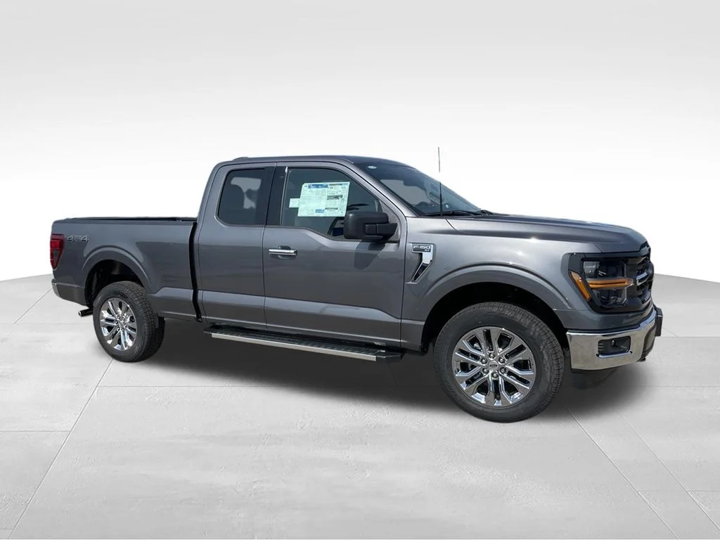 New 2026 Carbonized Gray Metallic Ford XLT image 2