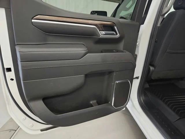 Used 2025 Summit White Chevrolet RST image 36