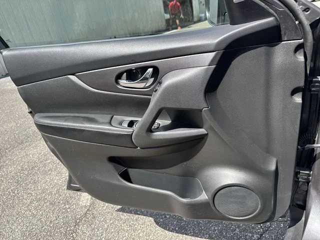 Used 2016 Gray Nissan SV image 26