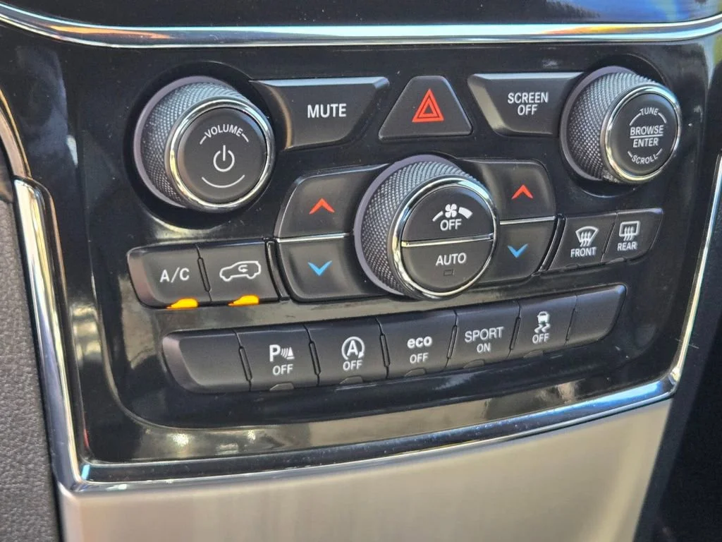 Used 2022 Velvet Red Pearlc Jeep Laredo X image 21