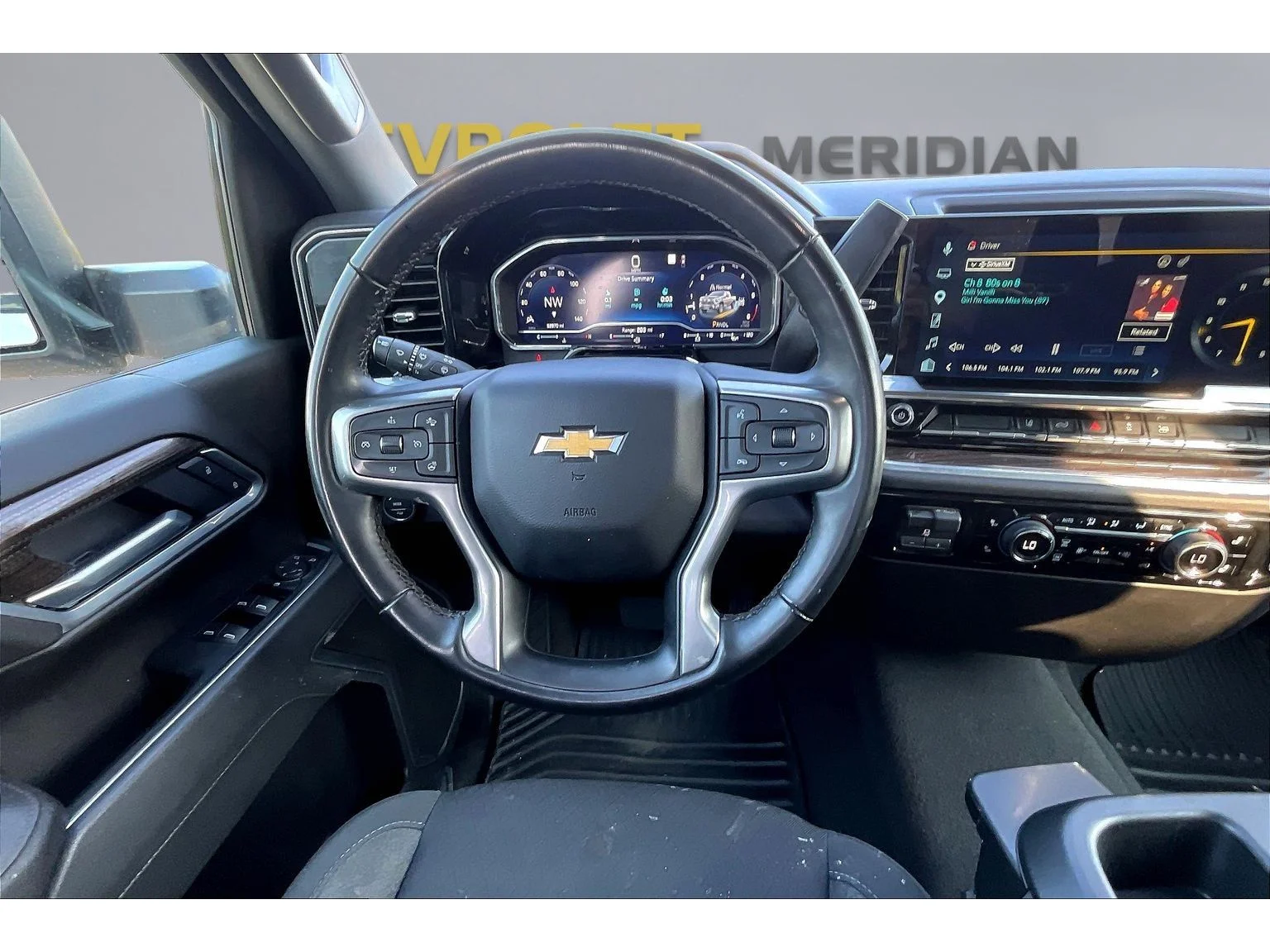 Used 2025 Summit White Chevrolet LT image 5