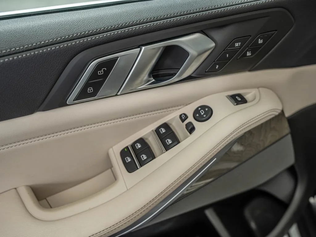 Used 2019 Arctic Gray Metallic BMW xDrive40i image 18