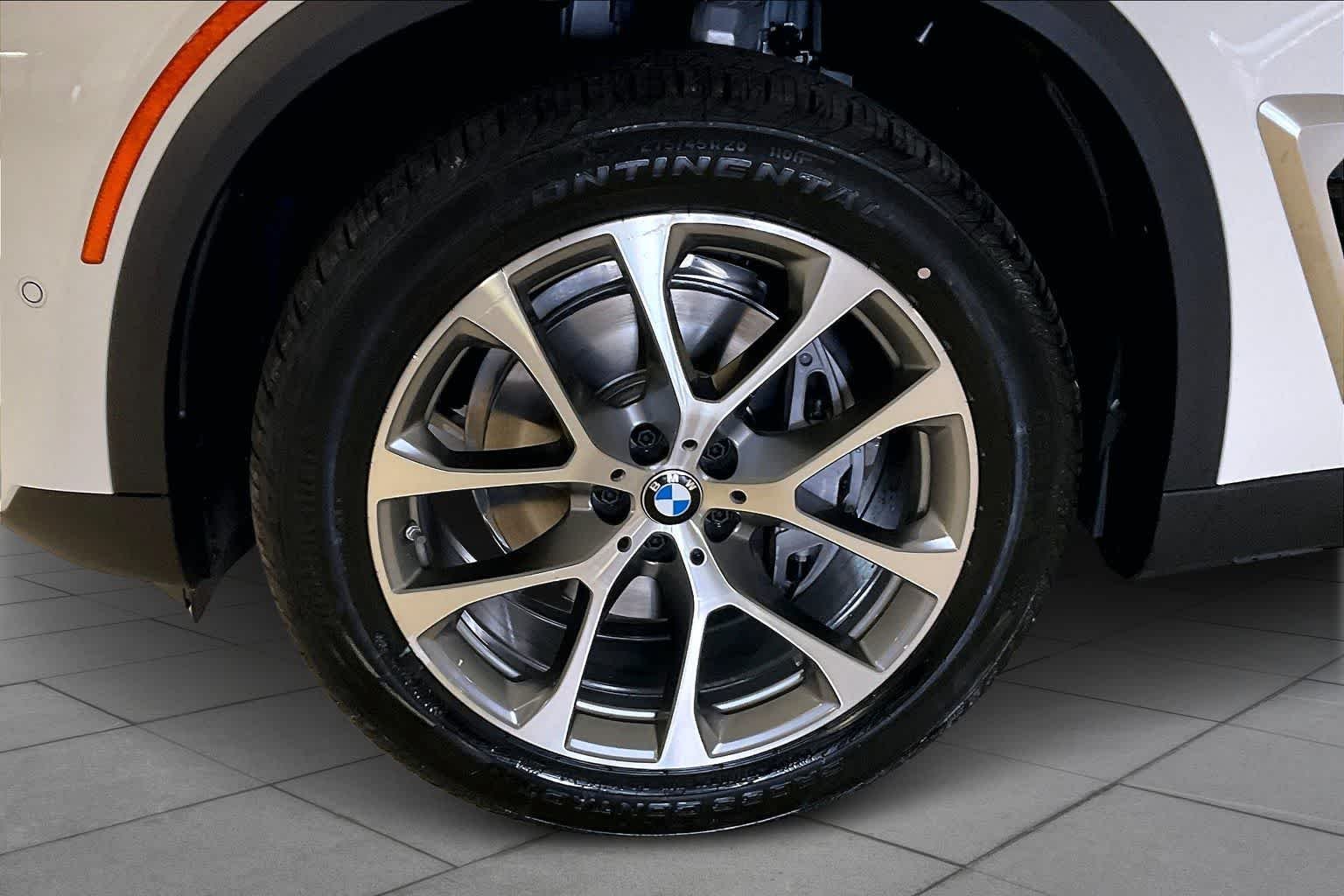 New 2026 Alpine White BMW sDrive40i image 11
