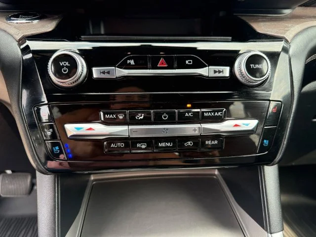 Used 2023 White Metallic Ford Platinum image 12