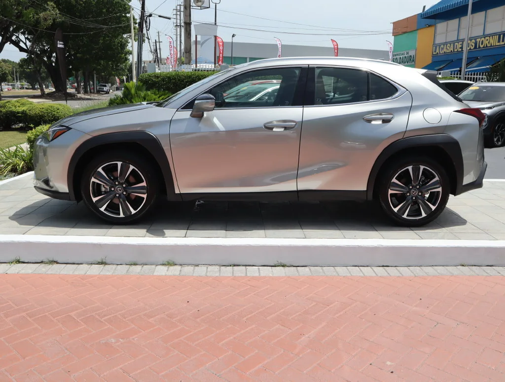 New 2026  Lexus 300h image 8