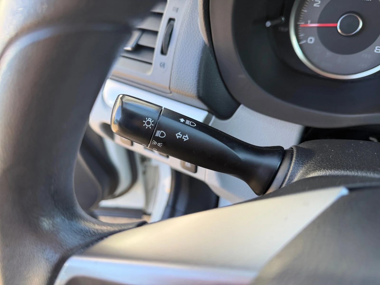 Used 2015 Satin White Pearl Subaru 2.5i Premium image 13
