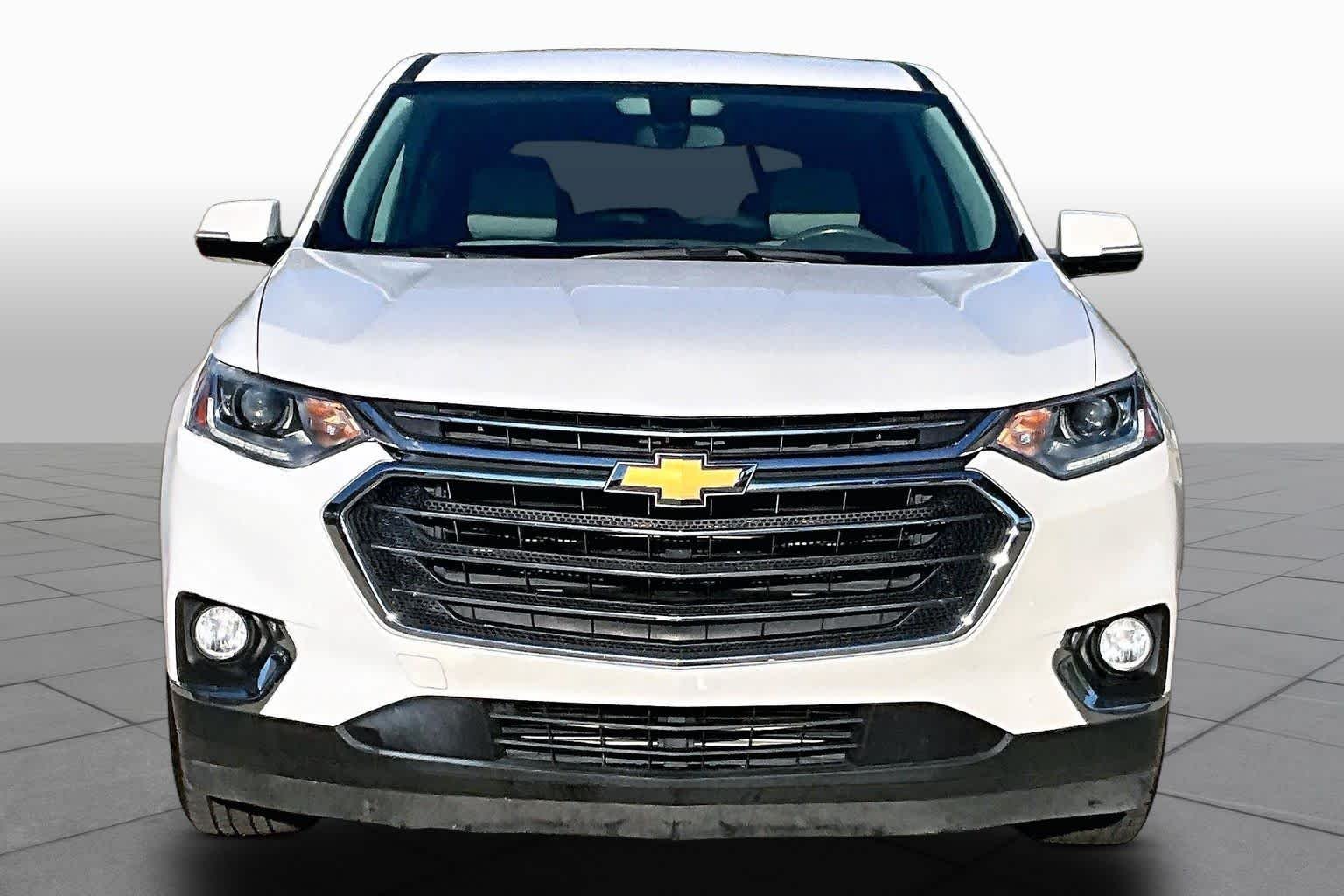 Used 2018 Iridescent Pearl Tricoat Chevrolet LT Cloth image 4