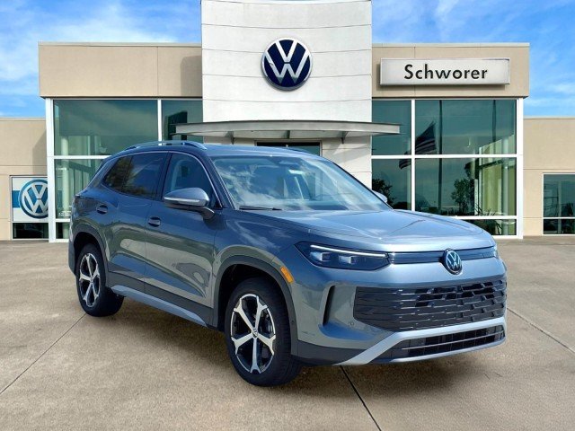 New 2026 Platinum Gray Metallic Volkswagen SE 4Motion image 4