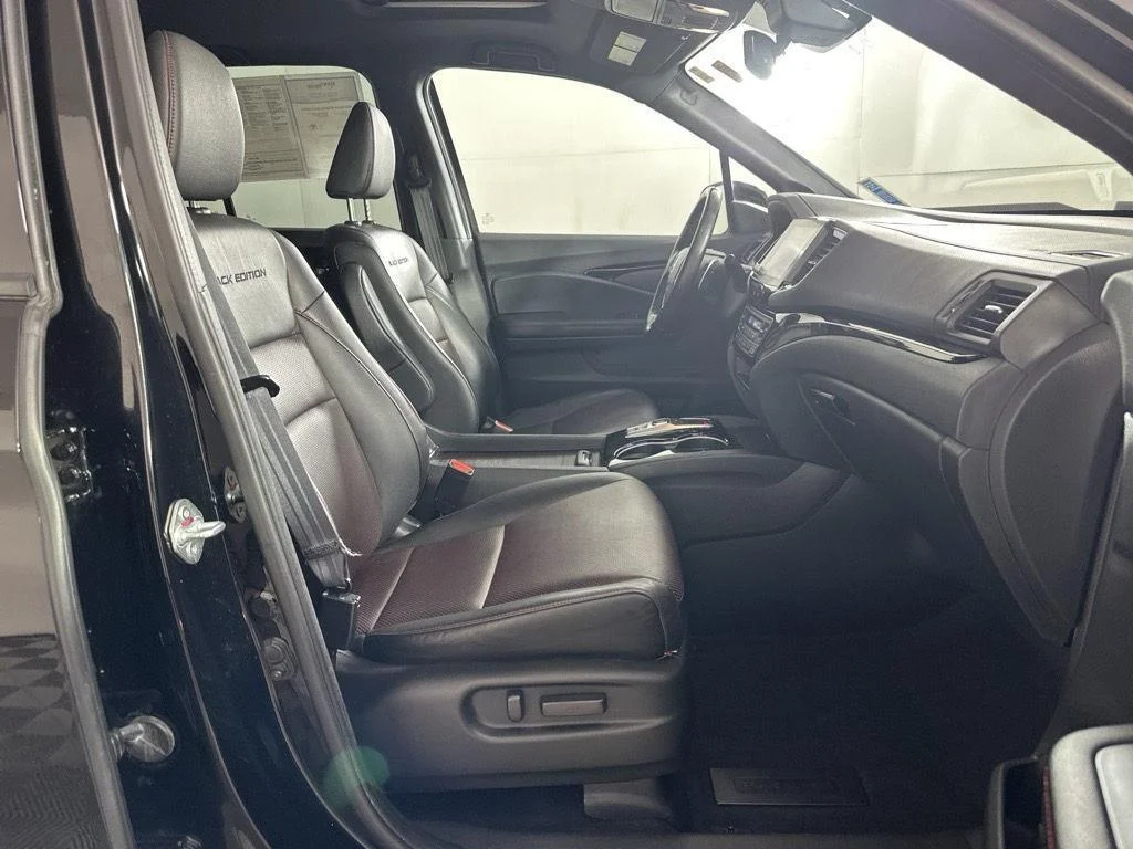 Used 2022 Crystal Black Pearl Honda Black Edition image 28