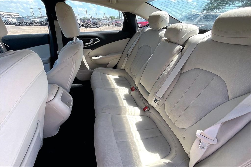 Used 2015 Silver Chrysler Limited image 18