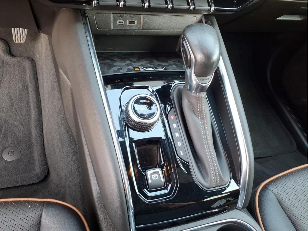 Used 2023 White GMC AT4 image 29